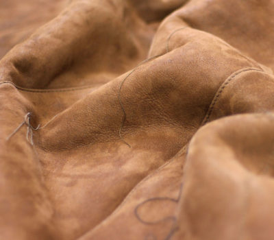 Чистка кожаных, замшевых и изделий из нубуку